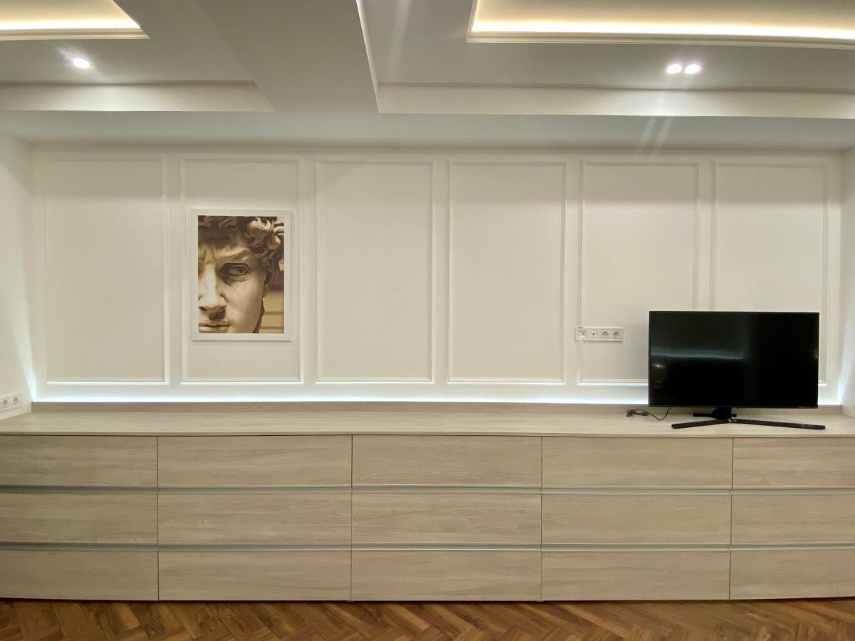 Modern Classic 2 Bedroom Apartment Near Most City Dnipro Esterno foto