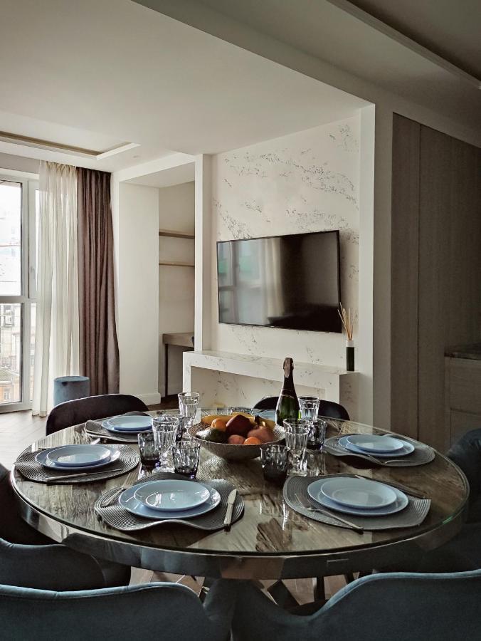 Modern Classic 2 Bedroom Apartment Near Most City Dnipro Esterno foto