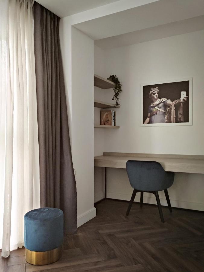 Modern Classic 2 Bedroom Apartment Near Most City Dnipro Esterno foto
